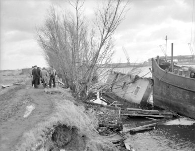 Weer stormschade in Amsterdamse vlothaven, Bestanddeelnr 907-5523