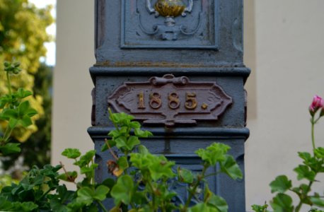 Wehingen, Gusseiserner Brunnen vor St. Ulrich (2)