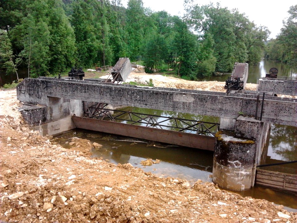 Wehr Willibaldsbrücke Eichstätt -Abbau 2016-05-29 (02)