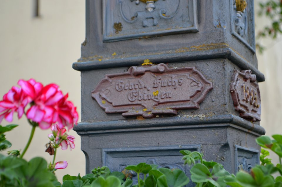 Wehingen, Gusseiserner Brunnen vor St. Ulrich (3)