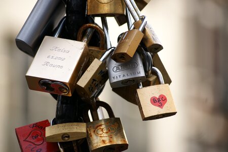 Yale lock bridge valentine photo