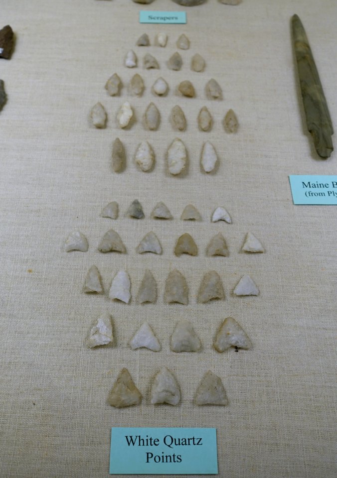 White quartz points - Plymouth Area Artifacts (W. W. Whiting Collection) - Robbins Museum - Middleborough, Massachusetts - DSC03864