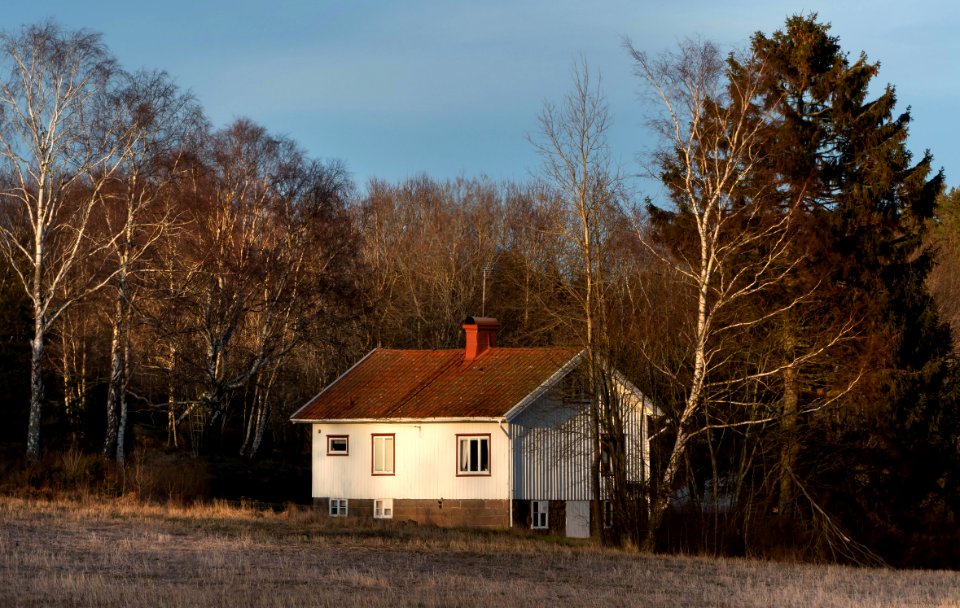 White house in Djupedal, Lyse 1