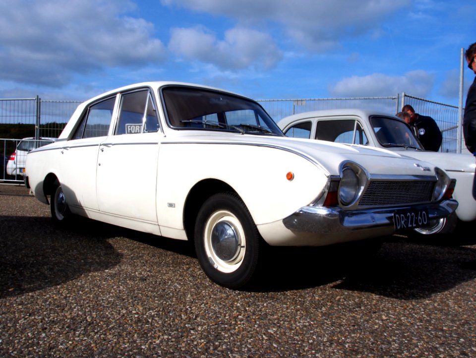 White 1964 Ford Consul Consair lincence DR-22-60 pic-004