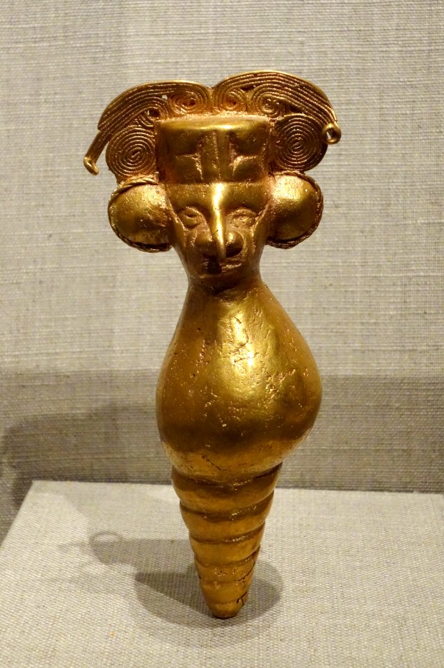 Whistle pendant with shell base and human head, Panama or Colombia, 1000-1500 AD, gold - De Young Museum - DSC00374