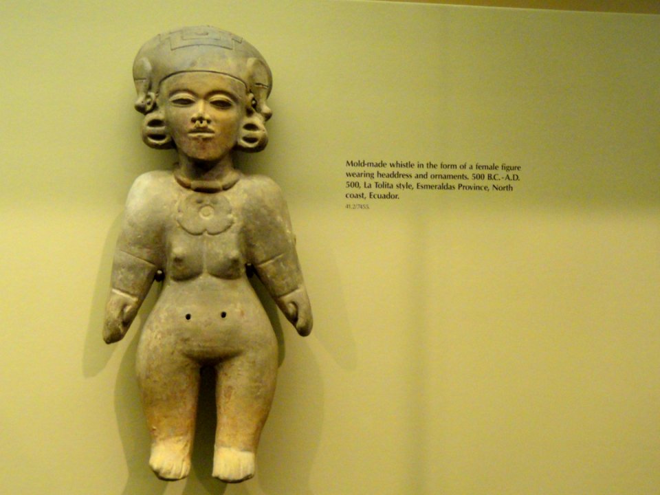 Whistle in female form, 500 BC - 500 AD, La Tolita, Equador - South American objects in the American Museum of Natural History - DSC06056