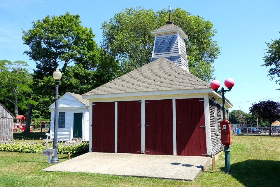 Whistle House, c. 1800s - Middleborough Historical Museum - Middleborough, MA - DSC03960