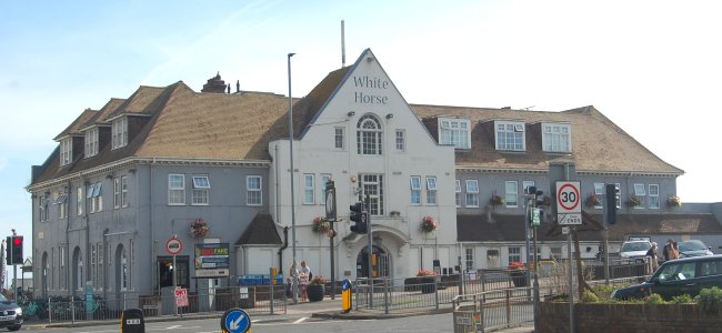 White Horse Hotel, Marine Drive, Rottingdean (August 2019) (2)