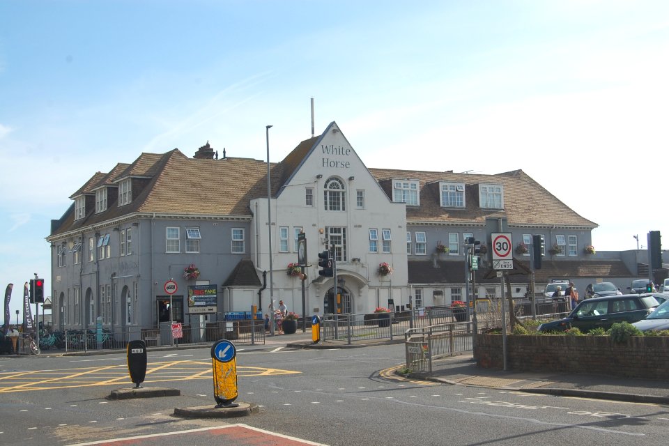 White Horse Hotel, Marine Drive, Rottingdean (August 2019) (1)