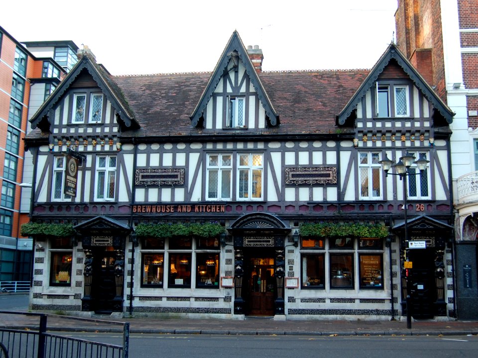 White Swan pub, 26 Guildhall Walk, Portsmouth (NHLE Code 1104327) (November 2017) (2)