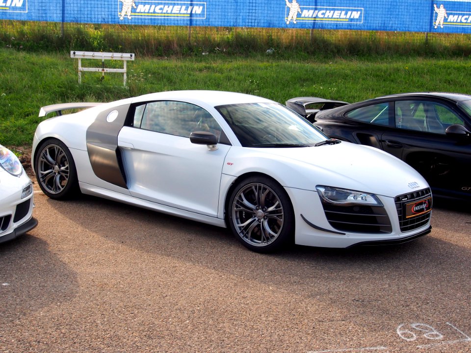 White Audi R8 GT pic2
