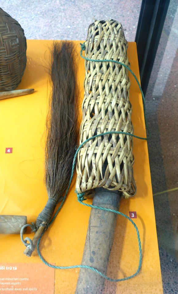 Whip and knife in sheath, Ngai - Vietnam Museum of Ethnology - Hanoi, Vietnam - DSC02985