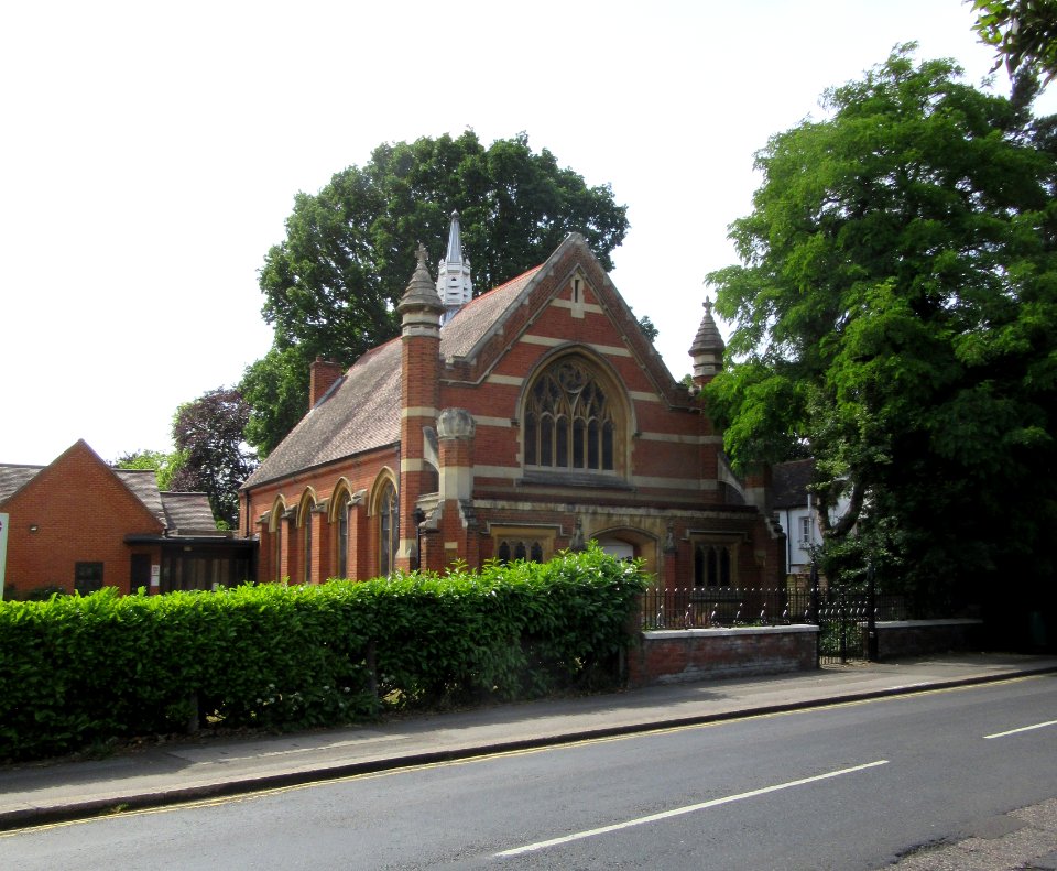 Weybridge Methodist Church, Heath Road, Weybridge (June 2015) (1)