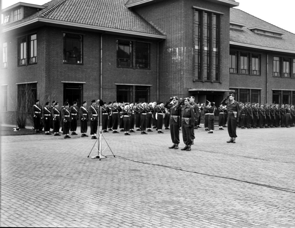 Wezep parade en uitreiking onderscheidingen Korea, Bestanddeelnr 904-9627