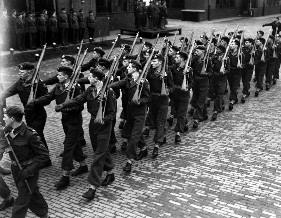 Wezep parade en uitreiking onderscheidingen Korea, Bestanddeelnr 904-9630