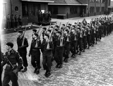 Wezep parade en uitreiking onderscheidingen Korea, Bestanddeelnr 904-9622