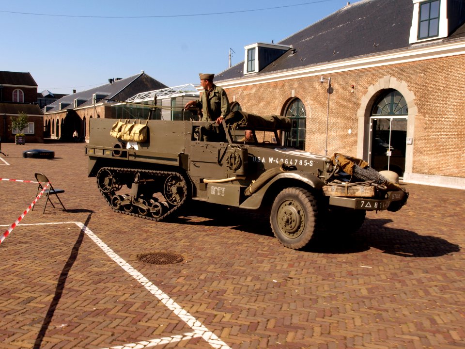 White M3A1 halftrack pic8