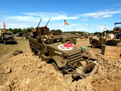 White Halftrack Hoodno 4083880 pic1