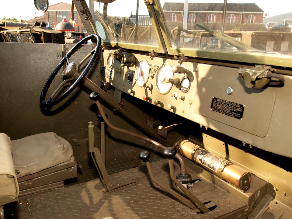 White M3A1 halftrack pic9b