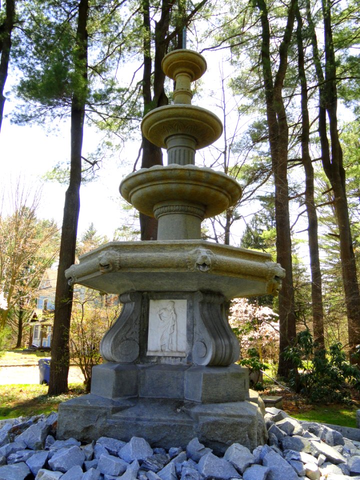 White Memorial Fountain - Weatogue, Connecticut - DSC09345