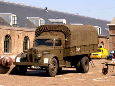 White militairy truck, French licence registration M 80 154 pic1