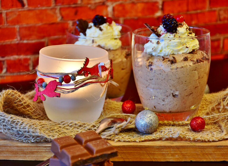 Mousse au chocolat cream sugar