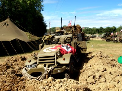White Halftrack Hoodno 4083880 pic3