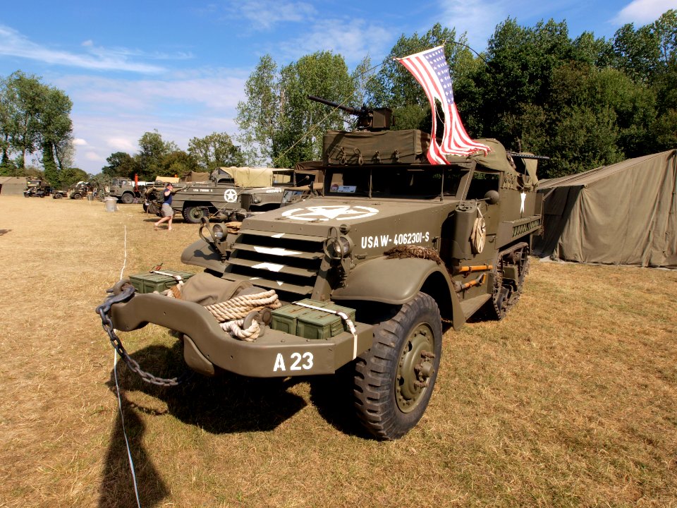 White halftrack, hoodno USA W-4062301-S pic1
