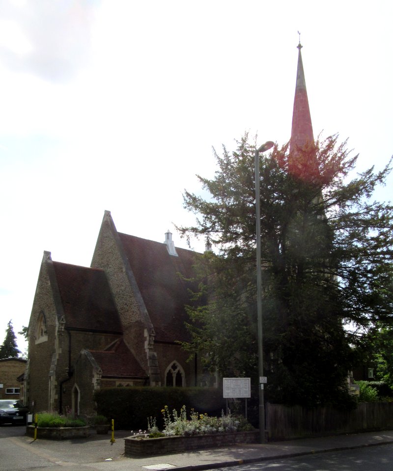 Weybridge United Reformed Church, Queens Road, Weybridge (NHLE Code 1377472) (June 2015) (2)