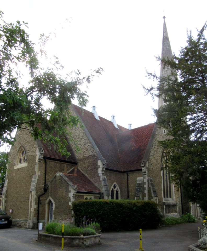 Weybridge United Reformed Church, Queens Road, Weybridge (NHLE Code 1377472) (June 2015) (1)