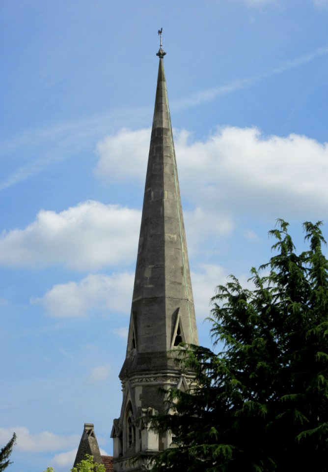 Weybridge United Reformed Church, Queens Road, Weybridge (June 2015) (Spire)