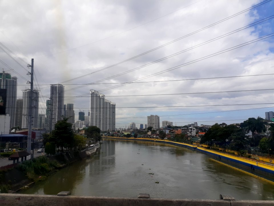 Westward Pasig River viewed from EDSAjwilz