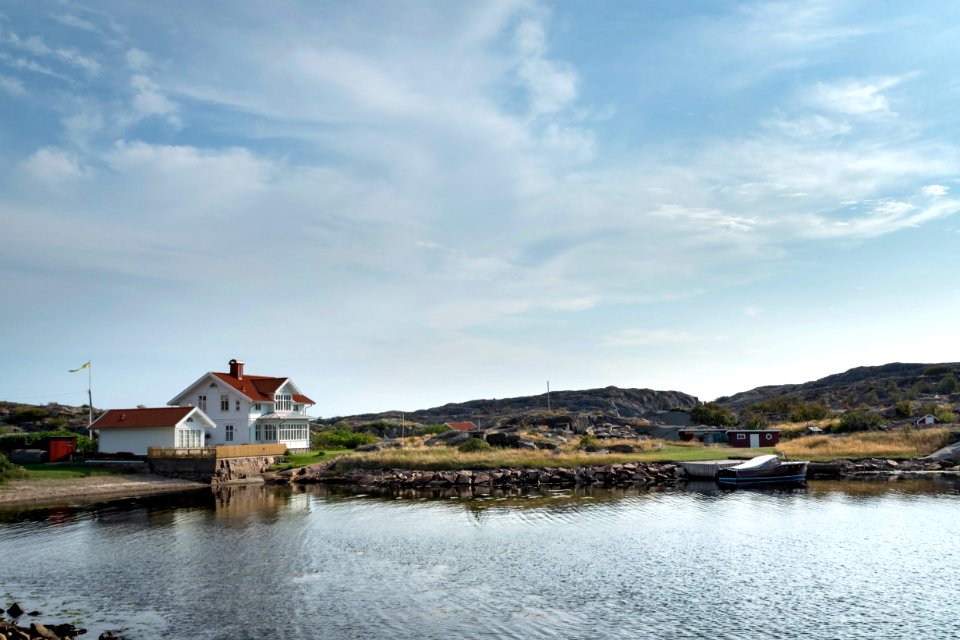White house with a small beach in Norra Grundsund 3
