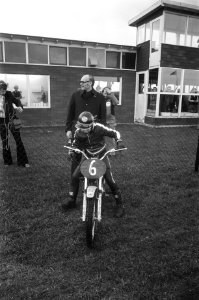 Wethouder Verheij opent motorcircuit in Amsterdam, Bestanddeelnr 927-5835