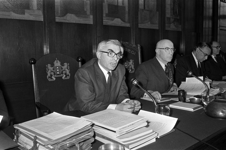 Wethouder Wim Polak (l) en burgemeester Ivo Samkalden, Bestanddeelnr 924-3483
