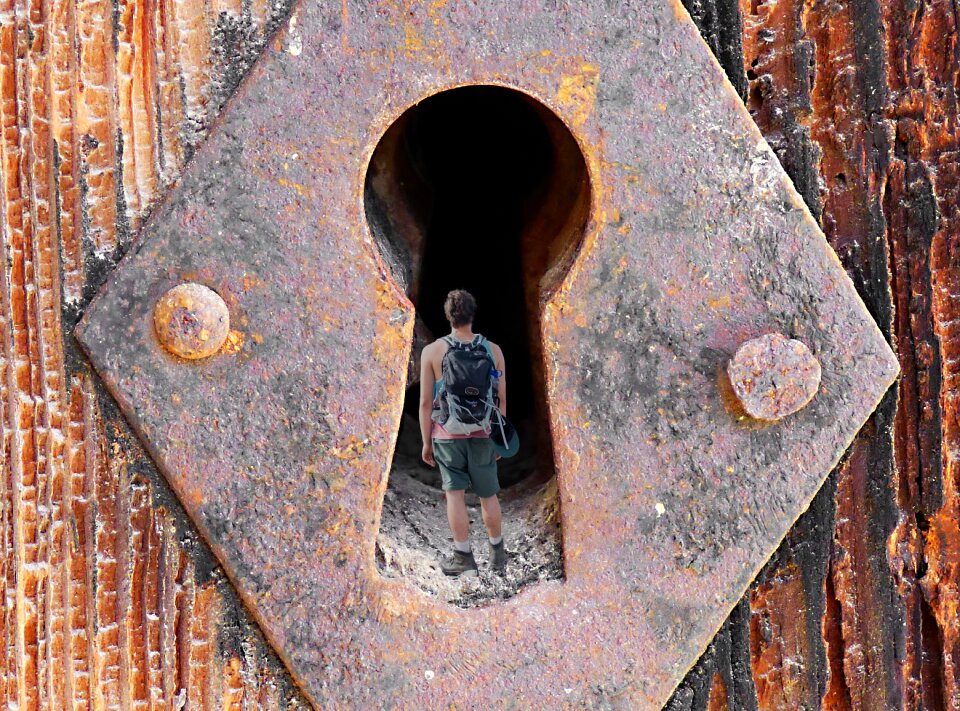 Hole key patch door
