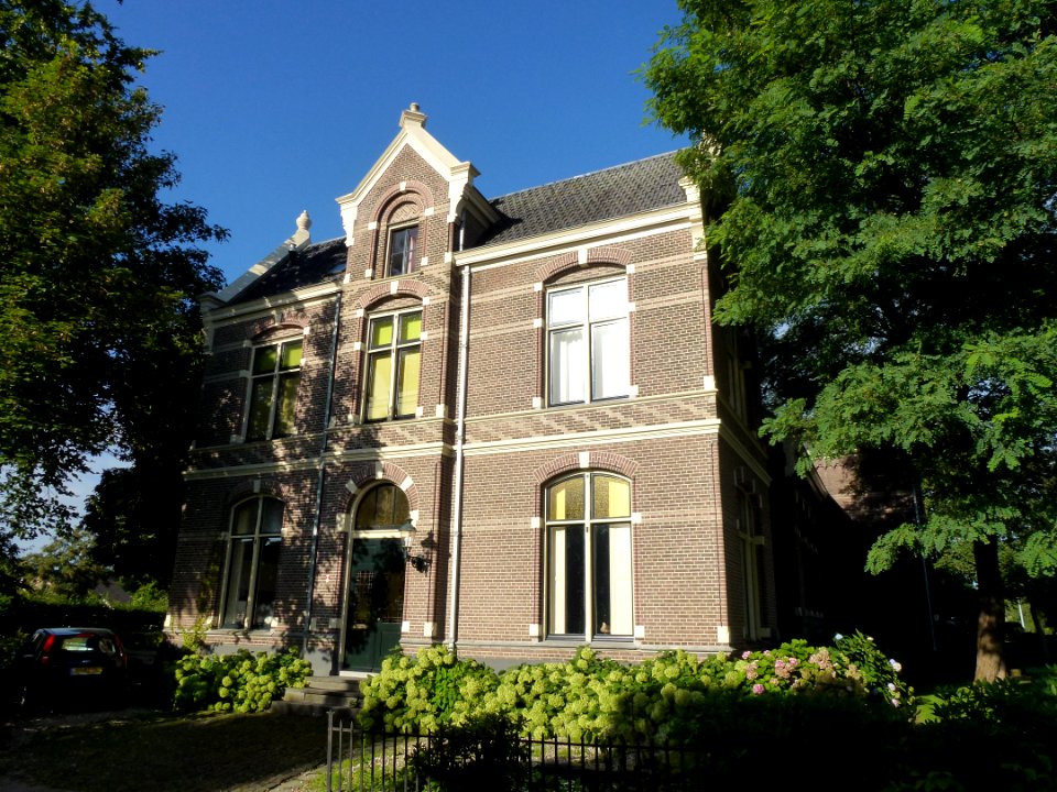 Weurt (Beuningen Gld) school en woning Past.v.d.Marckstraat 24-26, woning gevel aan zijstraat