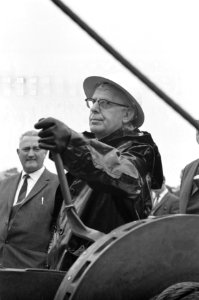 Wethouder S. Z. hr. Steinmetz 1e paal voor verzorgingshuis te Amsterdam, Bestanddeelnr 912-7217