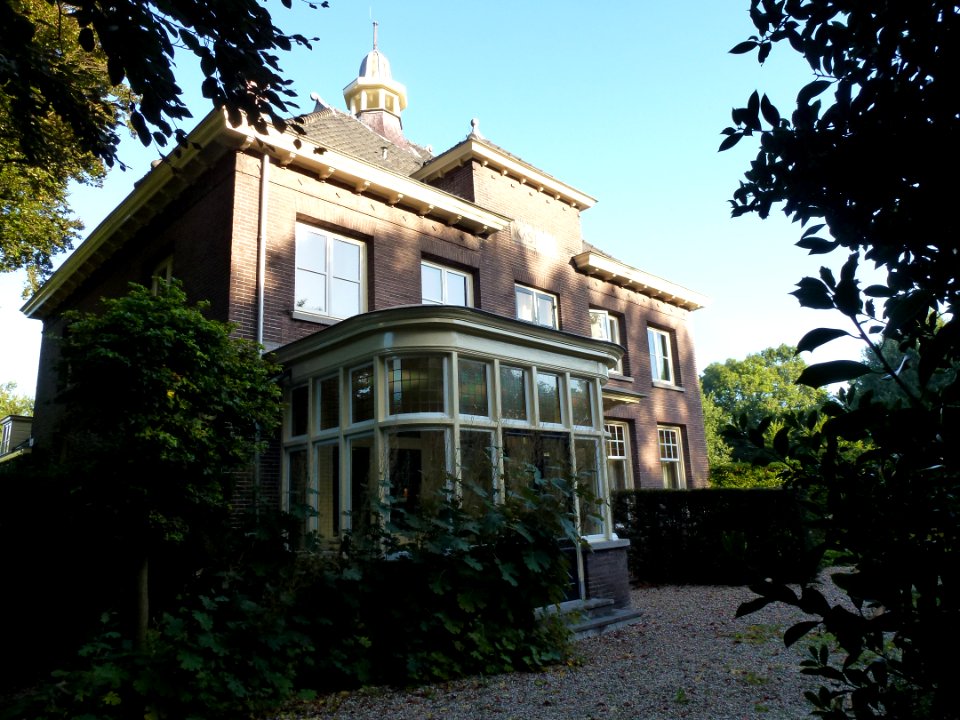 Weurt (Beuningen Gld) Villa 't Kasteel Jonkerstraat 2 links voor