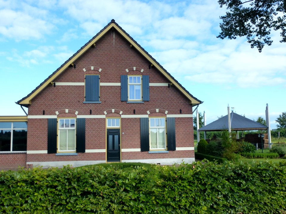 Weurt (Beuningen Gld) boerderij Oude Koningsstraat 2 voorgevel en hooischuur