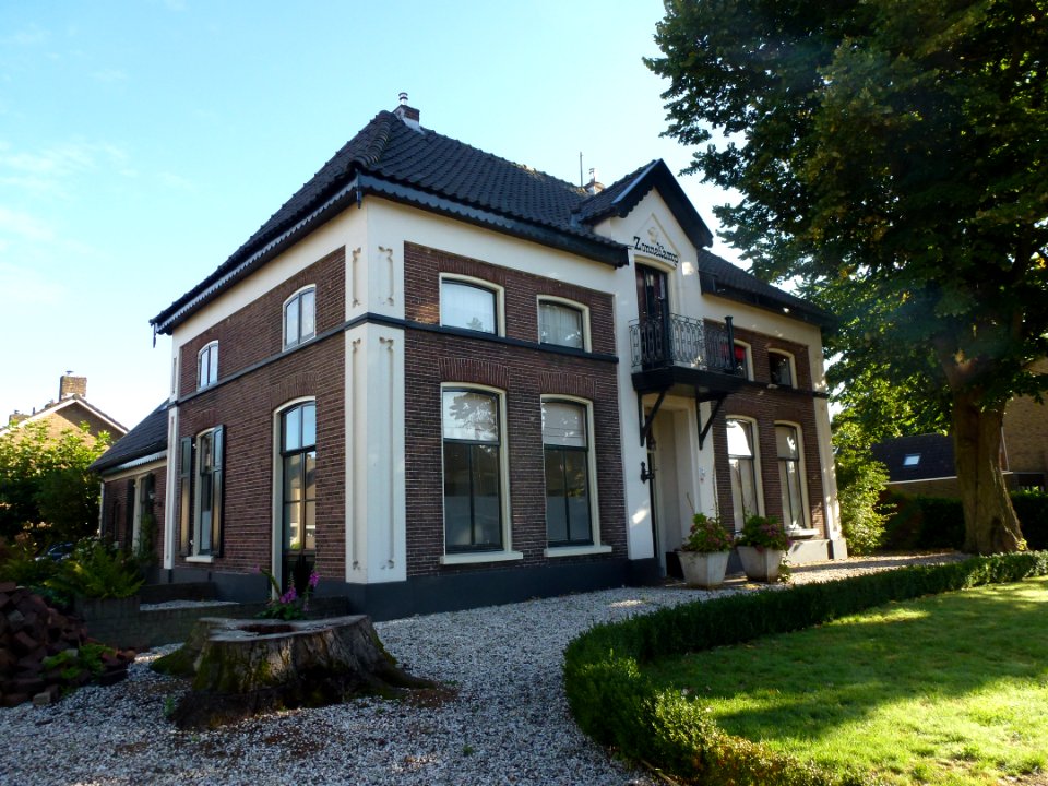 Weurt (Beuningen Gld) Villa Zonnekamp Past.v.d.Marckstraat 29-31 links voor