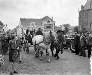 Westfriese Marktdag voor de vijfde maal in Schagen voorbijtrekken van de Oudholl, Bestanddeelnr 910-4875