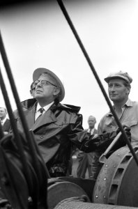 Wethouder S. Z. hr. Steinmetz 1e paal voor verzorgingshuis te Amsterdam, Bestanddeelnr 912-7218