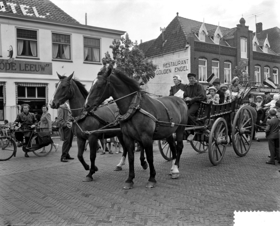 Westfriese Marktdag voor de vijfde maal in Schagen voorbijtrekken van de Oudholl, Bestanddeelnr 910-4874