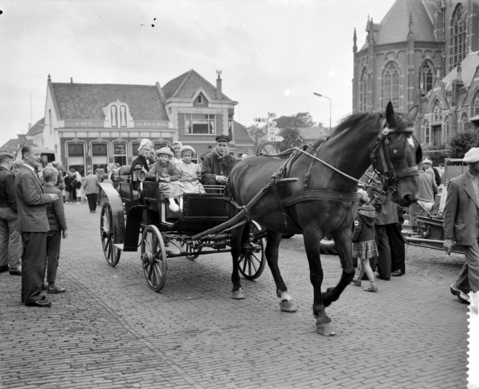 Westfriese Marktdag voor de vijfde maal in Schagen voorbijtrekken van de Oudholl, Bestanddeelnr 910-4873