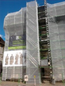 Westfassade Dom Eichstätt -Gerüstverkleidung 2015 (1)