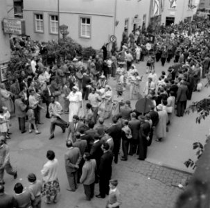 West-Indische groep gekleed in Kotomisi in de optocht, Bestanddeelnr 254-4449