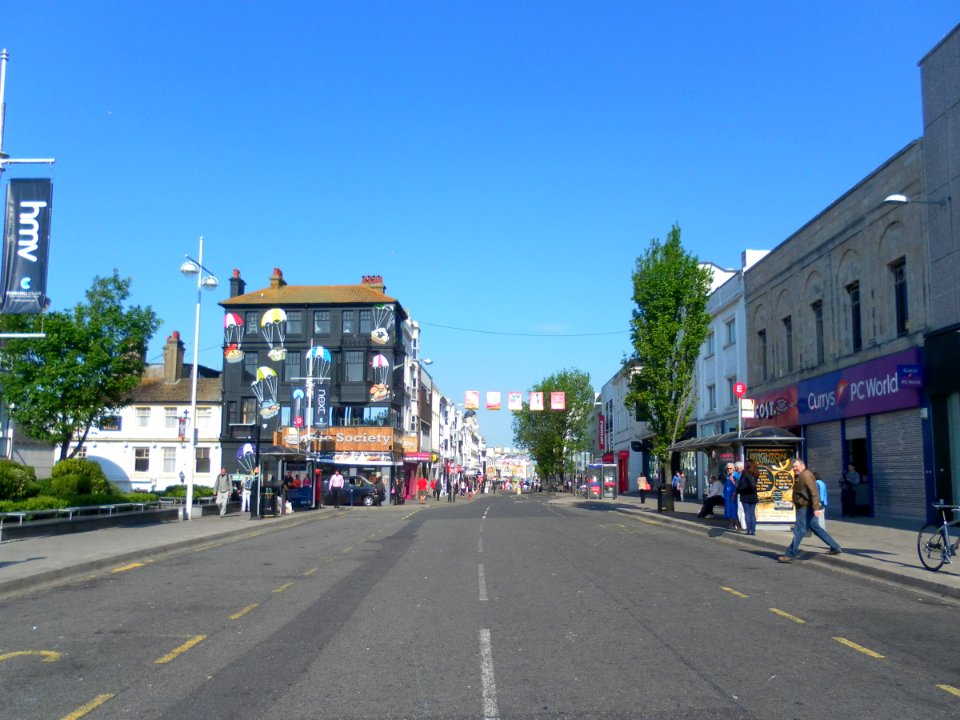 Westward view along Western Road, Brighton (from outside Churchill Square) (June 2013) (1)
