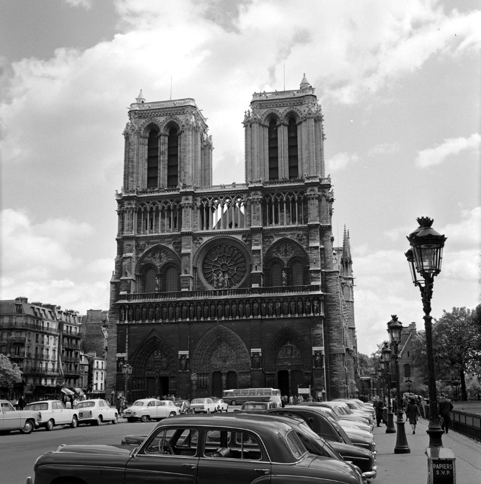 Westgevel van de Cathédrale de Notre-Dame op het eiland Île de la Cité, Bestanddeelnr 254-0467