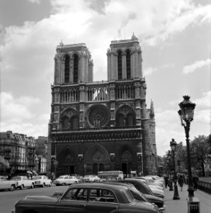 Westgevel van de Cathédrale de Notre-Dame op het eiland Île de la Cité, Bestanddeelnr 254-0467